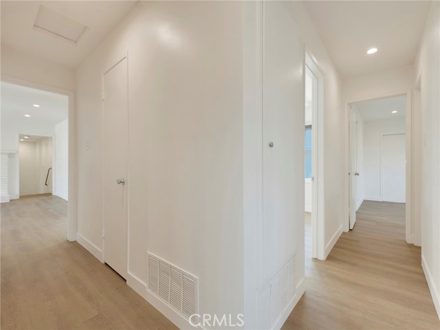 Detail Gallery Image 20 of 34 For 22222 Vanowen, Woodland Hills,  CA 91303 - 5 Beds | 2 Baths