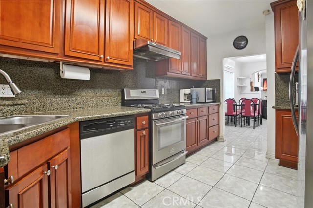 Detail Gallery Image 9 of 39 For 2662 Rich St, Los Angeles,  CA 90039 - 3 Beds | 2 Baths