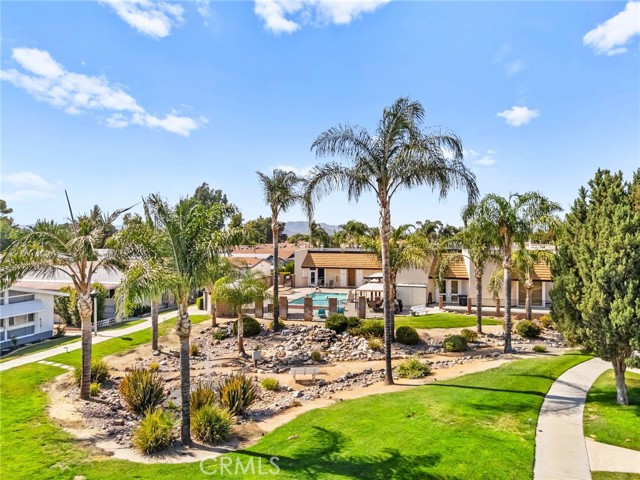 1735 Mango Way, Hemet CA: https://media.crmls.org/medias/cde7ccb3-7ee7-4886-95ae-00329076aa43.jpg