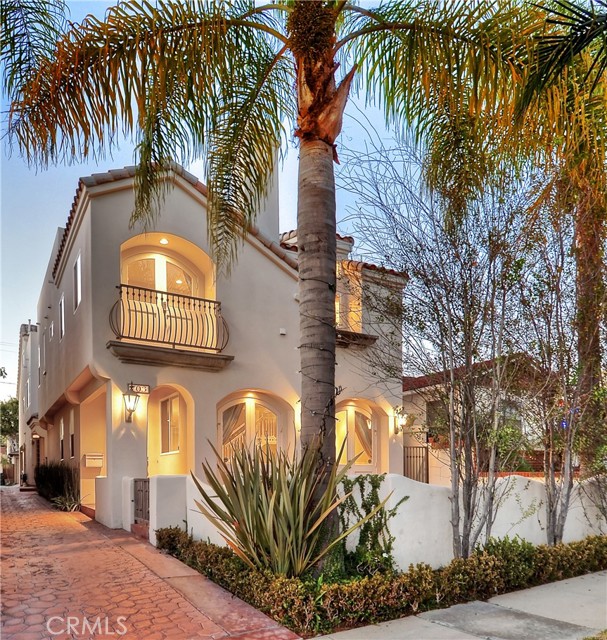 703 Marguerite Avenue, Corona del Mar CA: https://media.crmls.org/medias/cde80f5e-7d76-49aa-a8e6-d023b4445863.jpg