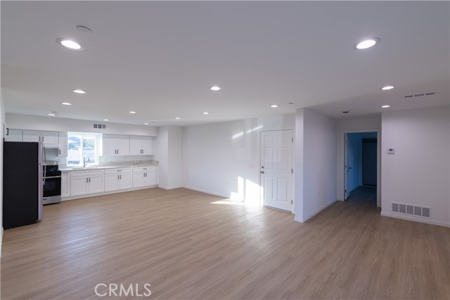 Detail Gallery Image 3 of 12 For 1202 E 3rd St, Santa Ana,  CA 92703 - 2 Beds | 2/1 Baths