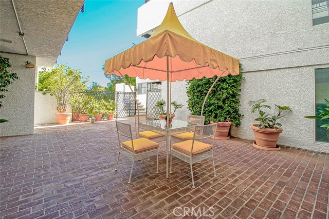 Detail Gallery Image 11 of 59 For 4950 Louise Ave #105,  Encino,  CA 91316 - 2 Beds | 2 Baths