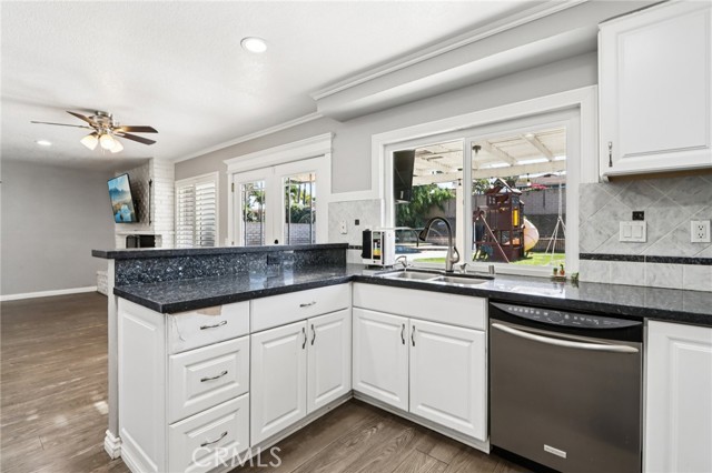 Detail Gallery Image 13 of 45 For 1278 Millbrook, Corona,  CA 92882 - 5 Beds | 3 Baths