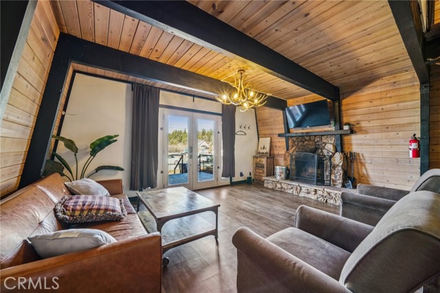 Detail Gallery Image 5 of 29 For 42683 Falcon Ave, Big Bear Lake,  CA 92315 - 2 Beds | 1 Baths