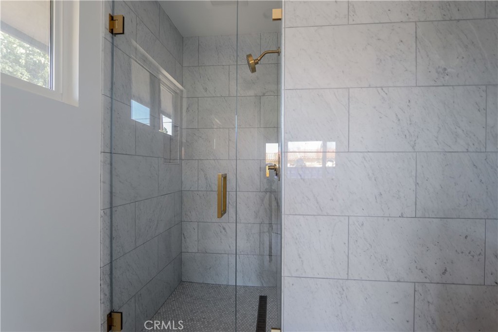 https://media.crmls.org/medias/cdea0e7d-ddda-4e12-b6c2-f0e13f14272f.jpg?preset=X-Large