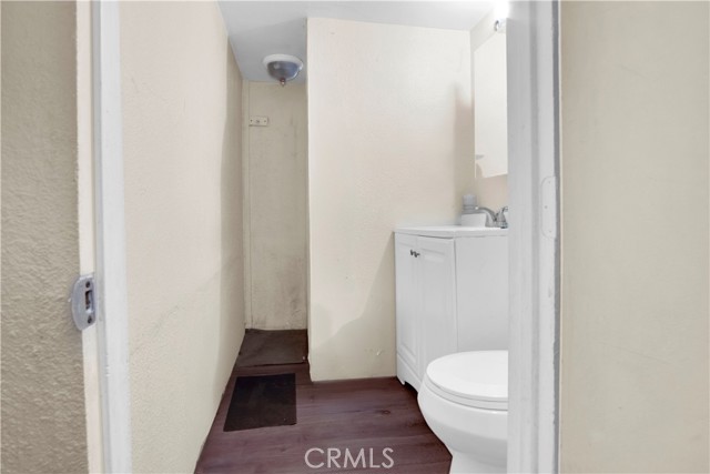 11028 Condon Avenue, Inglewood CA: https://media.crmls.org/medias/cdeb5299-06e0-4ecb-b0a0-fa99996a0fe2.jpg