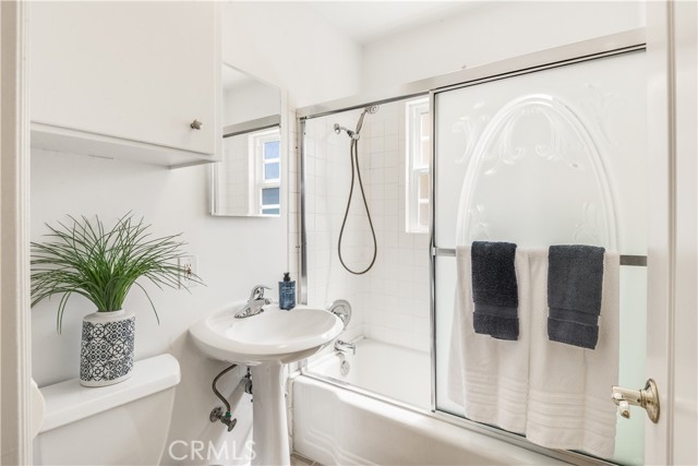 608 Knob Hill Avenue, Redondo Beach, California 90277, 3 Bedrooms Bedrooms, ,2 BathroomsBathrooms,Residential,For Sale,Knob Hill,SB26073677