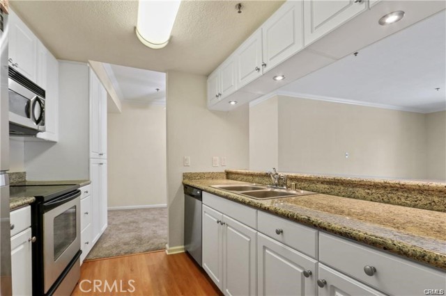 Detail Gallery Image 2 of 21 For 838 Pine Ave #402,  Long Beach,  CA 90813 - 2 Beds | 2 Baths