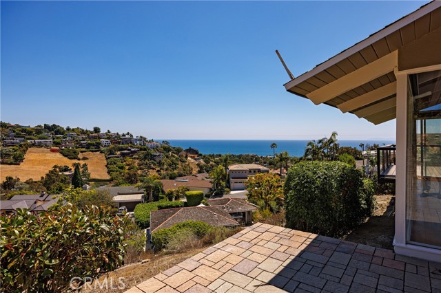 1007 Flamingo Road, Laguna Beach CA: https://media.crmls.org/medias/cdebc8cd-b690-4ef2-a056-74a70711e107.jpg