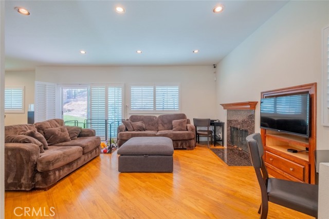 Detail Gallery Image 11 of 30 For 29231 Mammoth Ln, Canyon Country,  CA 91387 - 3 Beds | 3 Baths