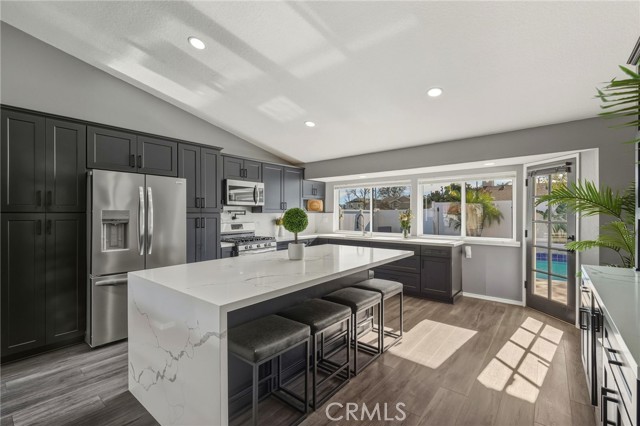 Detail Gallery Image 6 of 23 For 27630 Hartford Ave, Castaic,  CA 91384 - 3 Beds | 2 Baths