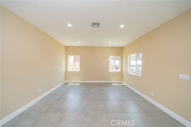 555 N Meridian Avenue, San Bernardino CA: https://media.crmls.org/medias/cdec3f85-b765-4da5-b0a1-feba05c5252d.jpg