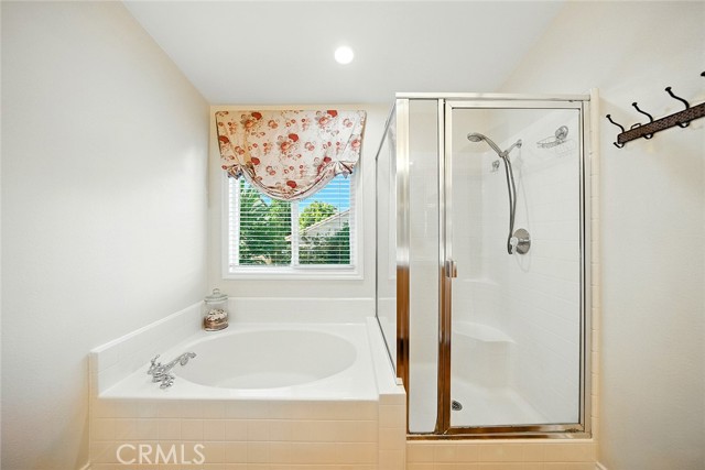 13742 Woodcrest Court, Eastvale CA: https://media.crmls.org/medias/cdec547e-ccbf-4653-841f-209bef3b0cb4.jpg