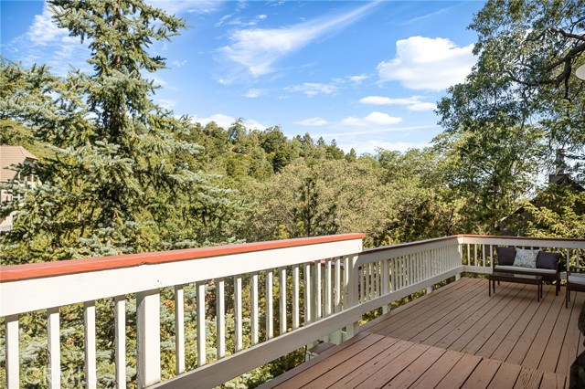 Detail Gallery Image 12 of 36 For 1286 Innsbruck Dr, Lake Arrowhead,  CA 92352 - 3 Beds | 2/1 Baths