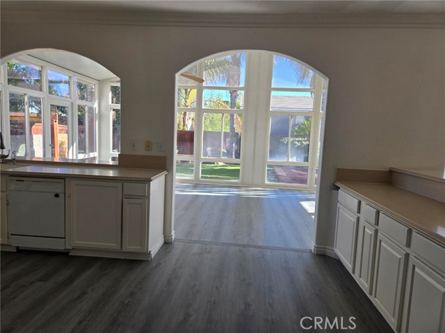 27410 Barcelona, Corona CA: https://media.crmls.org/medias/cded2e76-1d5e-4e1c-ad77-3cd225099a51.jpg