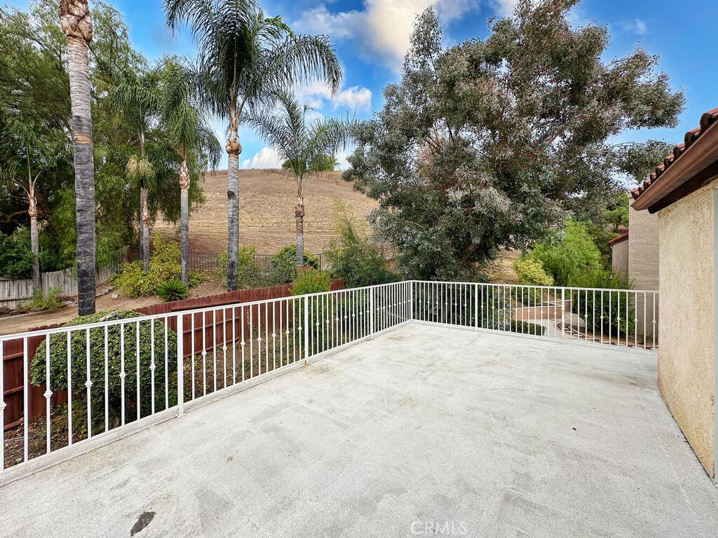 https://media.crmls.org/medias/cdee4f38-09a3-49c1-ab2e-dbe532a066bf.jpg?preset=X-Large