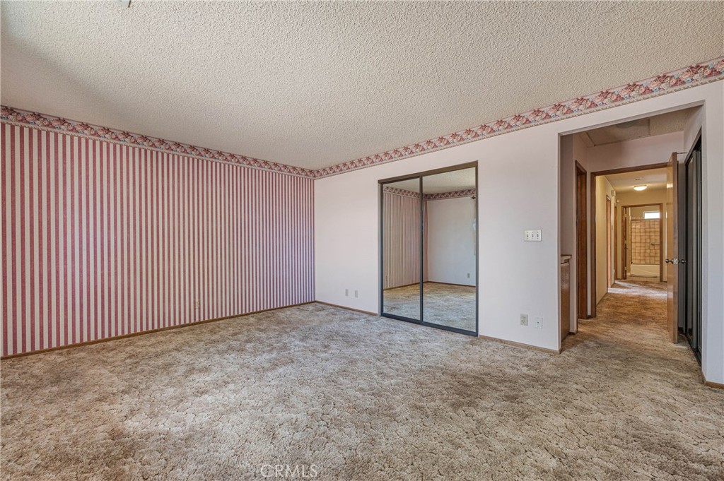 https://media.crmls.org/medias/cdeeb9e9-82bd-47b0-be37-d79aedb103d8.jpg?preset=X-Large