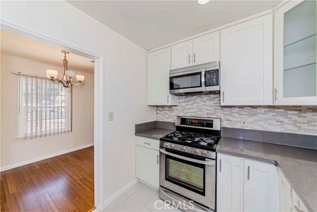 Detail Gallery Image 13 of 52 For 2944 Mayfield Ave, La Crescenta,  CA 91214 - 3 Beds | 2 Baths