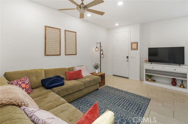 Detail Gallery Image 2 of 22 For 24131 Tuscany Ave #1303,  Murrieta,  CA 92562 - 3 Beds | 2/1 Baths