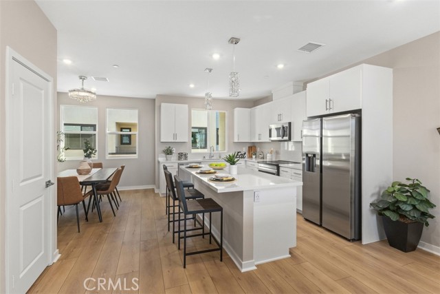 Detail Gallery Image 10 of 31 For 109 S Laxore St #303,  Anaheim,  CA 92804 - 4 Beds | 3/1 Baths