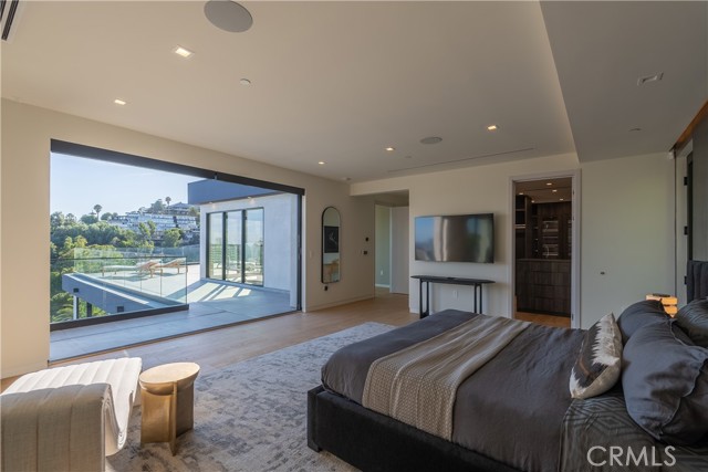 1947 Glencoe Way, Los Angeles CA: https://media.crmls.org/medias/cdf0a59c-6ef9-4377-8af8-a85e98742a7d.jpg