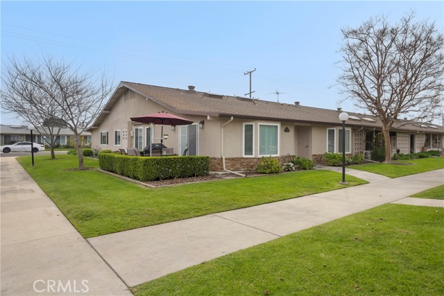 Detail Gallery Image 3 of 51 For 1671 Interlachen 285l,  Seal Beach,  CA 90740 - 2 Beds | 2 Baths