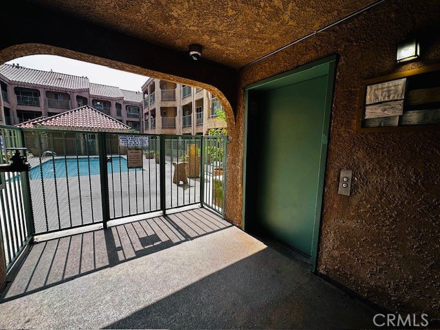 Detail Gallery Image 5 of 14 For 6100 Rugby Ave #105,  Huntington Park,  CA 90255 - 2 Beds | 2 Baths