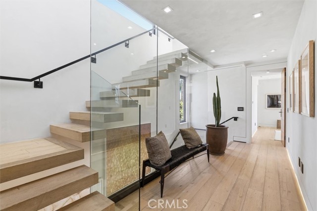 Detail Gallery Image 43 of 62 For 750 California Ave, Venice,  CA 90291 - 4 Beds | 4 Baths