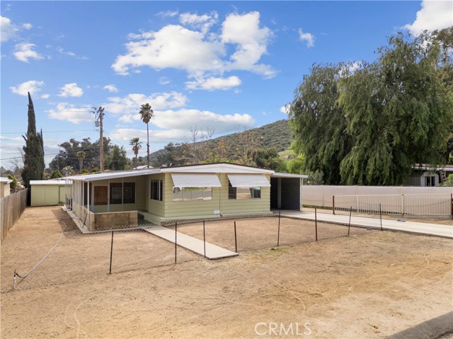 Detail Gallery Image 2 of 41 For 33124 Arbolado Ln, Lake Elsinore,  CA 92530 - 2 Beds | 2 Baths