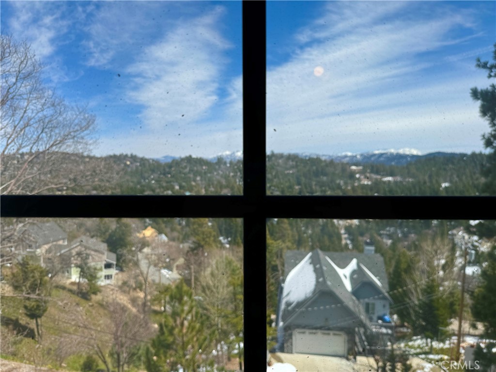 https://media.crmls.org/medias/cdf3cd59-5262-4b6a-92e9-e7a0526b9c4b.jpg?preset=X-Large