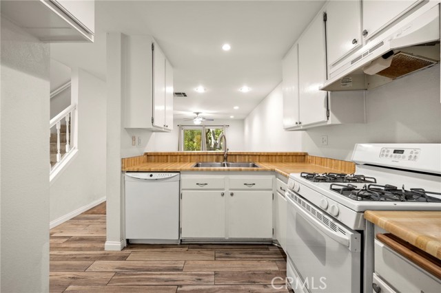 Detail Gallery Image 9 of 25 For 7150 Carlson Cir #21,  Canoga Park,  CA 91303 - 2 Beds | 1/1 Baths