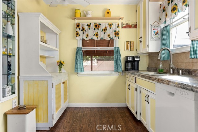 Detail Gallery Image 10 of 20 For 11031 Arbuckle Ave, –,  CA 91345 - 2 Beds | 1 Baths