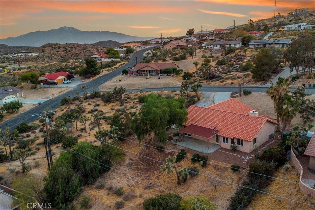https://media.crmls.org/medias/cdf44cfa-e770-4458-95fb-a3b669a4905f.jpg?preset=X-Large