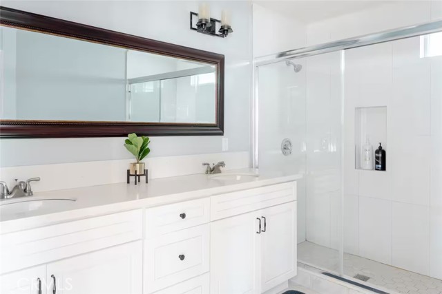Detail Gallery Image 21 of 24 For 145 N Greenwood Ave, Pasadena,  CA 91107 - 4 Beds | 2/1 Baths
