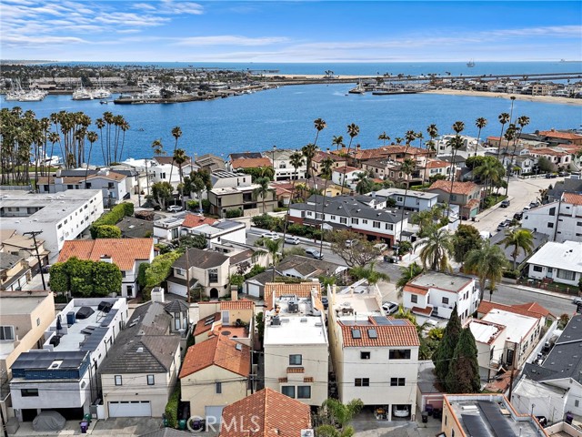 159 Angelo Walk, Long Beach CA: https://media.crmls.org/medias/cdf660c8-be86-4bc6-b9c9-4ec33056ee9b.jpg