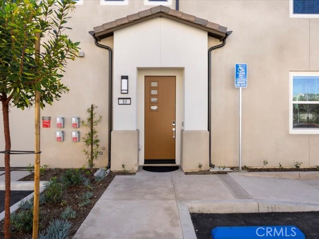 Detail Gallery Image 5 of 58 For 1720 Park St #10,  Anaheim,  CA 92805 - 4 Beds | 3/1 Baths