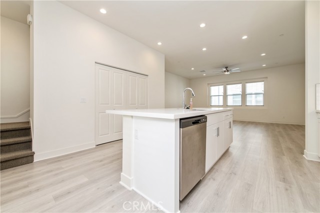 Detail Gallery Image 16 of 28 For 921 E Mason Ln #28,  Anaheim,  CA 92805 - 3 Beds | 3 Baths