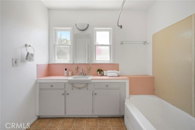 Detail Gallery Image 15 of 30 For 6820 Encino Ave, Van Nuys,  CA 91406 - 3 Beds | 2 Baths