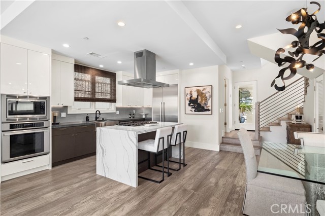 712 Marguerite Avenue, Corona del Mar CA: https://media.crmls.org/medias/cdf8389c-af54-4980-b488-d2d1d52e3b7e.jpg