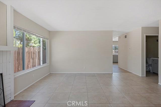 Detail Gallery Image 6 of 28 For 44556 Fenhold St, Lancaster,  CA 93535 - 4 Beds | 2 Baths