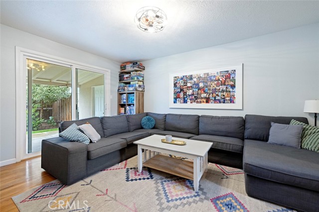 Detail Gallery Image 9 of 25 For 216 W San Ramon Ave, Fresno,  CA 93704 - 3 Beds | 2 Baths