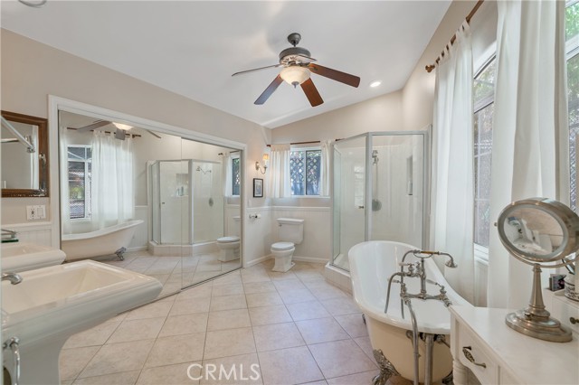 Detail Gallery Image 22 of 33 For 3818 Hayvenhurst Ave, Encino,  CA 91436 - 4 Beds | 3 Baths