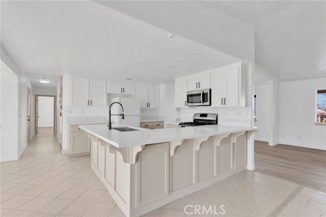 Detail Gallery Image 14 of 71 For 329 Lindero Rd, Pinon Hills,  CA 92372 - 7 Beds | 4 Baths