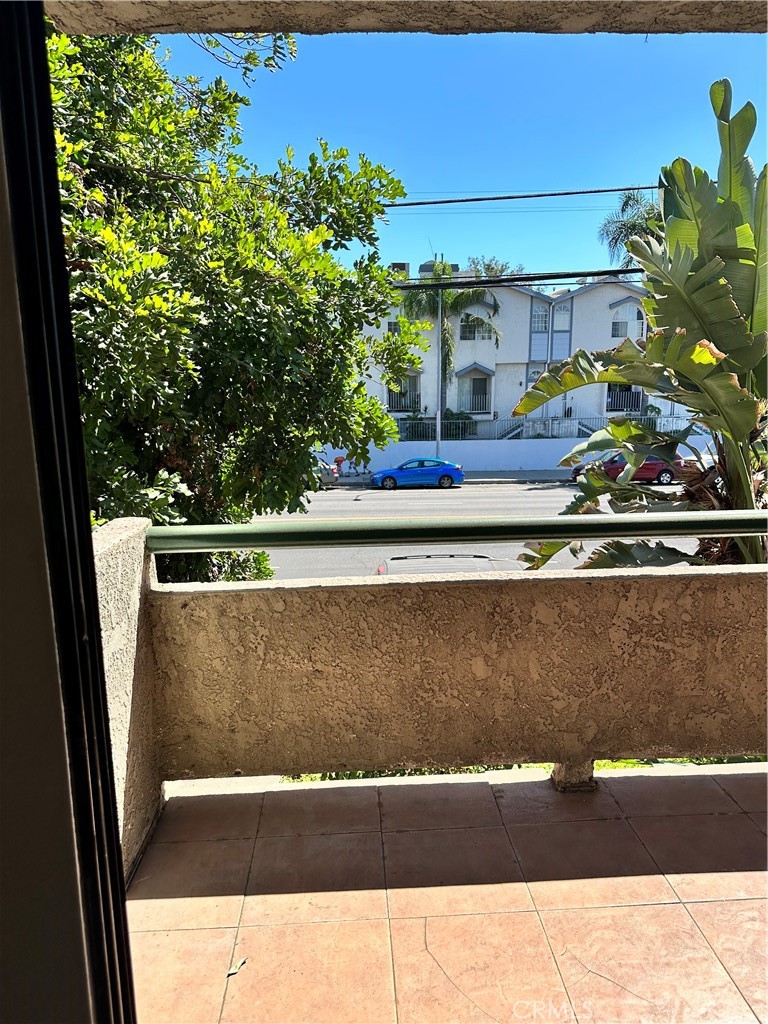 https://media.crmls.org/medias/cdf9120a-9bed-4e5d-a7e6-5d8326f1055d.jpg?preset=X-Large