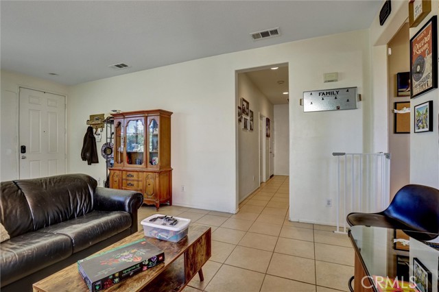 27727 Hollyoak Way, Menifee CA: https://media.crmls.org/medias/cdf92031-cf4e-455e-a78d-feebfce86e88.jpg