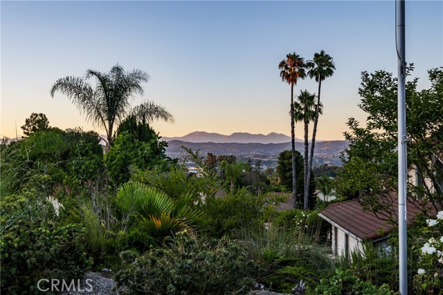 5347 E Big Sky Lane, Anaheim Hills CA: https://media.crmls.org/medias/cdf930b6-686d-4182-b99f-98a4e1cf3825.jpg