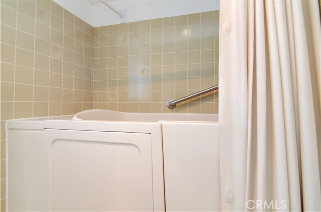 Detail Gallery Image 31 of 46 For 16191 Norgrove Cir, Huntington Beach,  CA 92647 - 4 Beds | 2 Baths