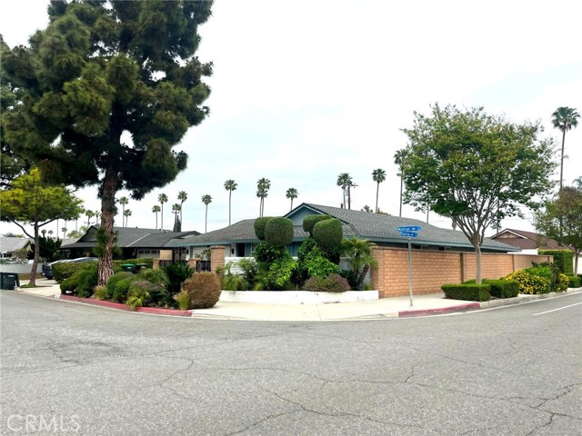 3050 Madison Avenue, Costa Mesa CA: https://media.crmls.org/medias/cdfafc3e-995b-4565-9b6f-e00d4ad74456.jpg