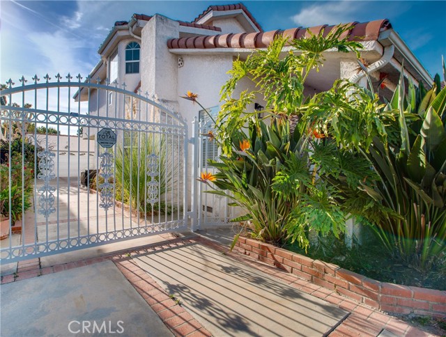 Detail Gallery Image 4 of 39 For 3667 Sawtelle Bld, Los Angeles,  CA 90066 - 5 Beds | 3/1 Baths