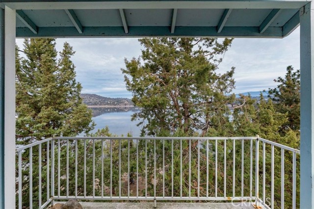 Detail Gallery Image 10 of 25 For 5246 Spearpoint, Weed,  CA 96094 - 2 Beds | 2/1 Baths